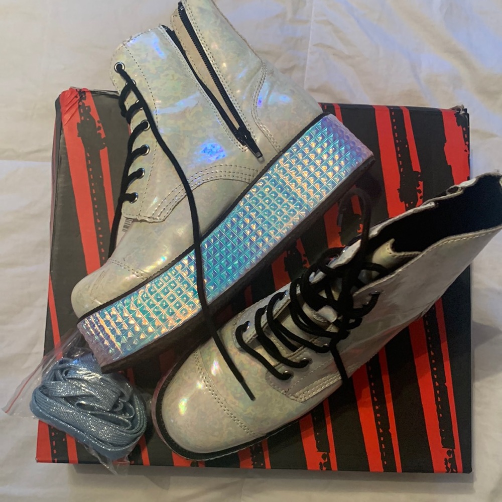 TUK platform space boots